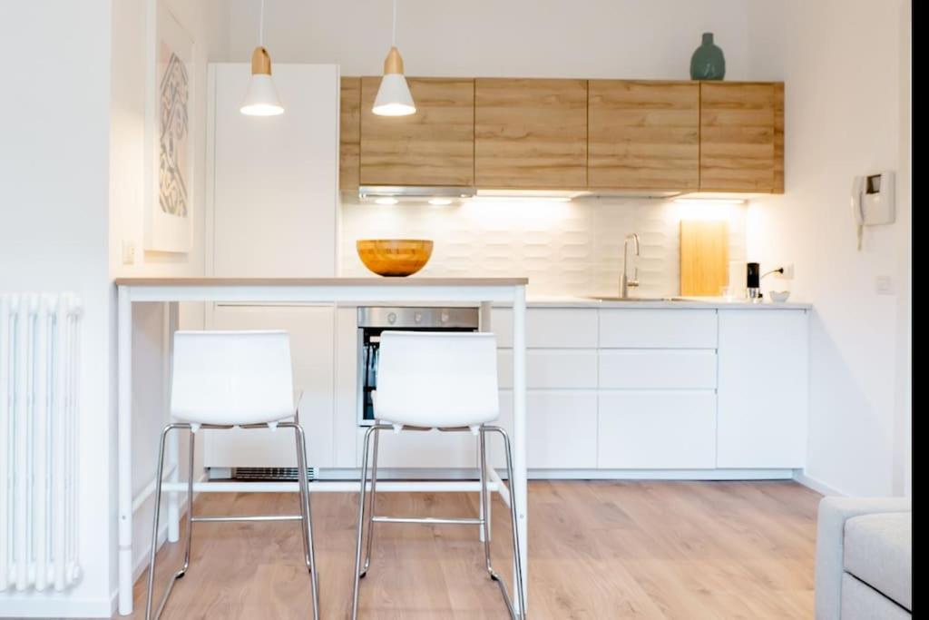 Luxury 1 Bedroom Apartment, Close To San Siro, Fiera And 10 Min Metro To Duomo Milan Luaran gambar