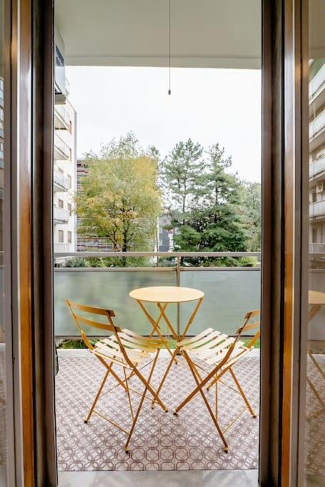 Luxury 1 Bedroom Apartment, Close To San Siro, Fiera And 10 Min Metro To Duomo Milan Luaran gambar