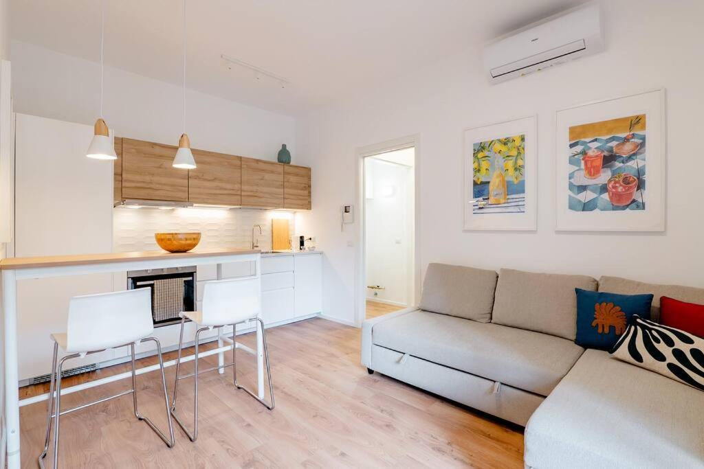 Luxury 1 Bedroom Apartment, Close To San Siro, Fiera And 10 Min Metro To Duomo Milan Luaran gambar