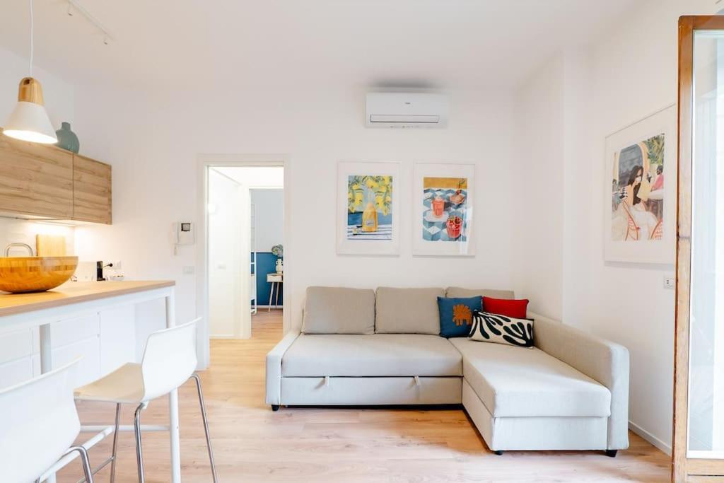 Luxury 1 Bedroom Apartment, Close To San Siro, Fiera And 10 Min Metro To Duomo Milan Luaran gambar