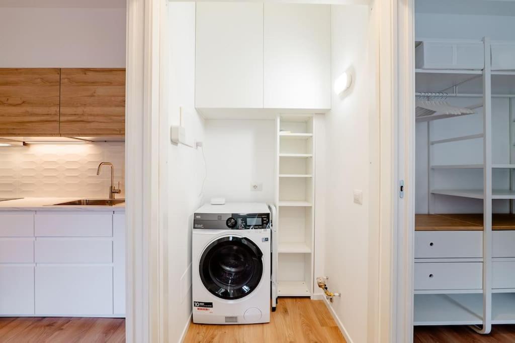 Luxury 1 Bedroom Apartment, Close To San Siro, Fiera And 10 Min Metro To Duomo Milan Luaran gambar